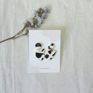 Pendientes de dos piezas, con fondo blanco y papel de oro negro