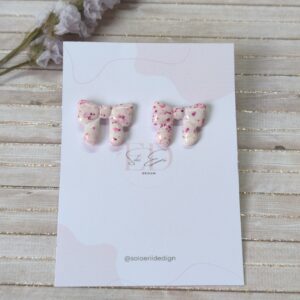 Lazos románticos, en color blanco con papel de oro fucsia