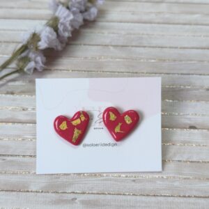 Pendientes corazón txiki, en color rojo fresa y pan de oro